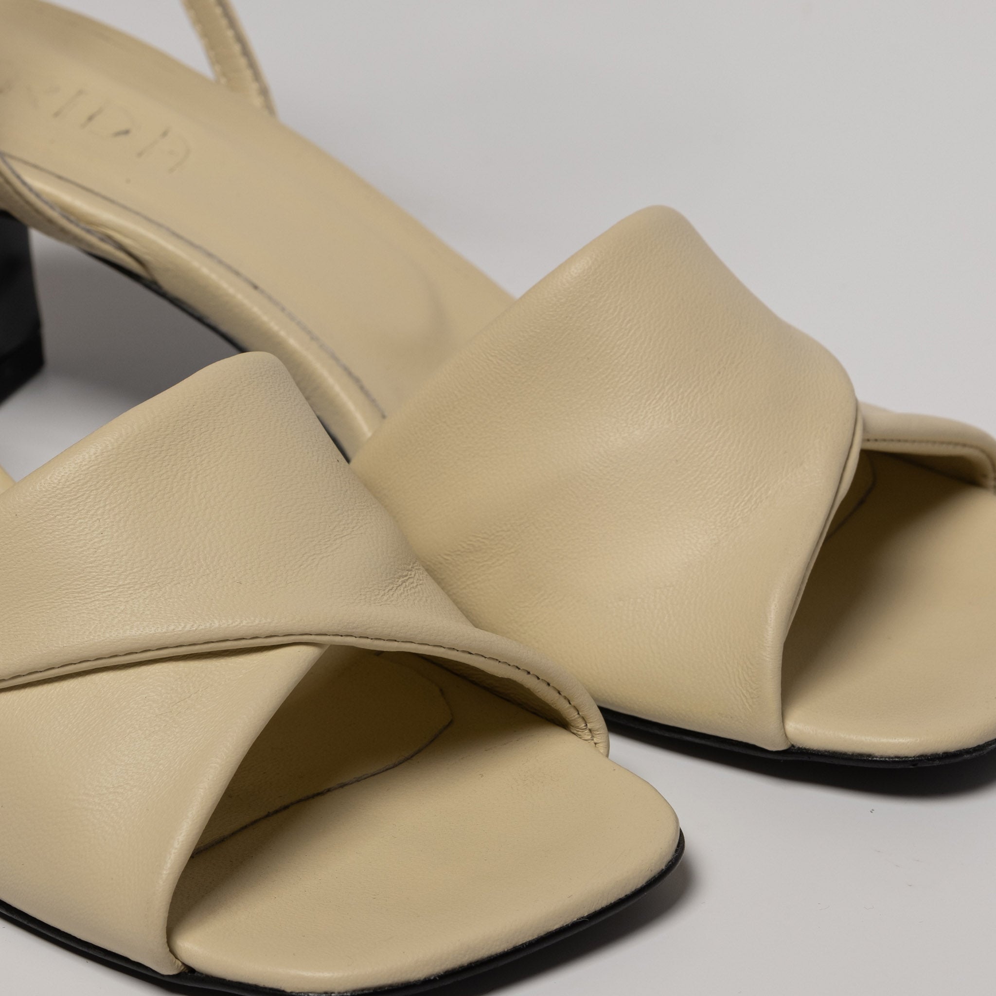 ALBA – Sandalo Essential | Nappa crema