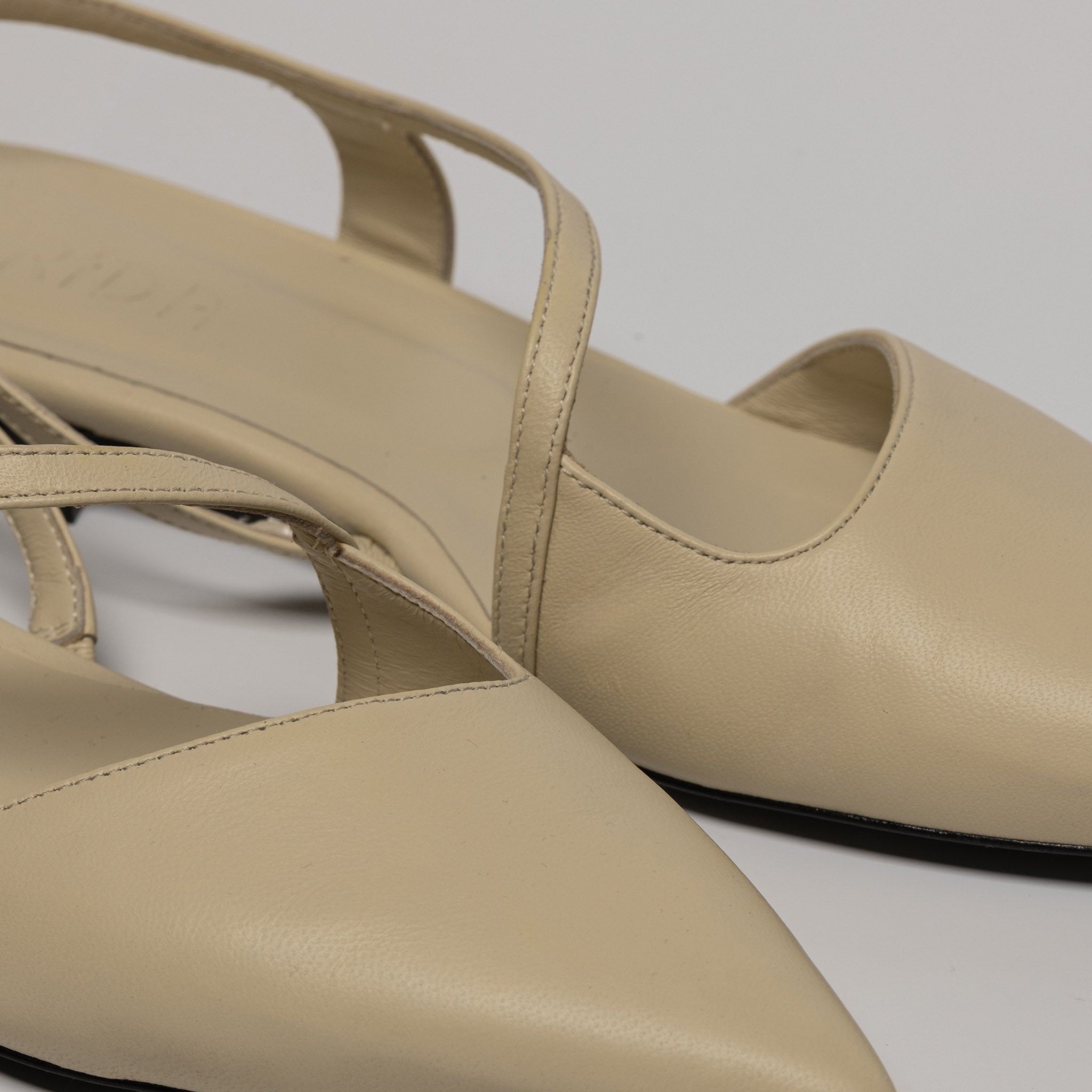 LINEA – Slingback Essential | Nappa crema
