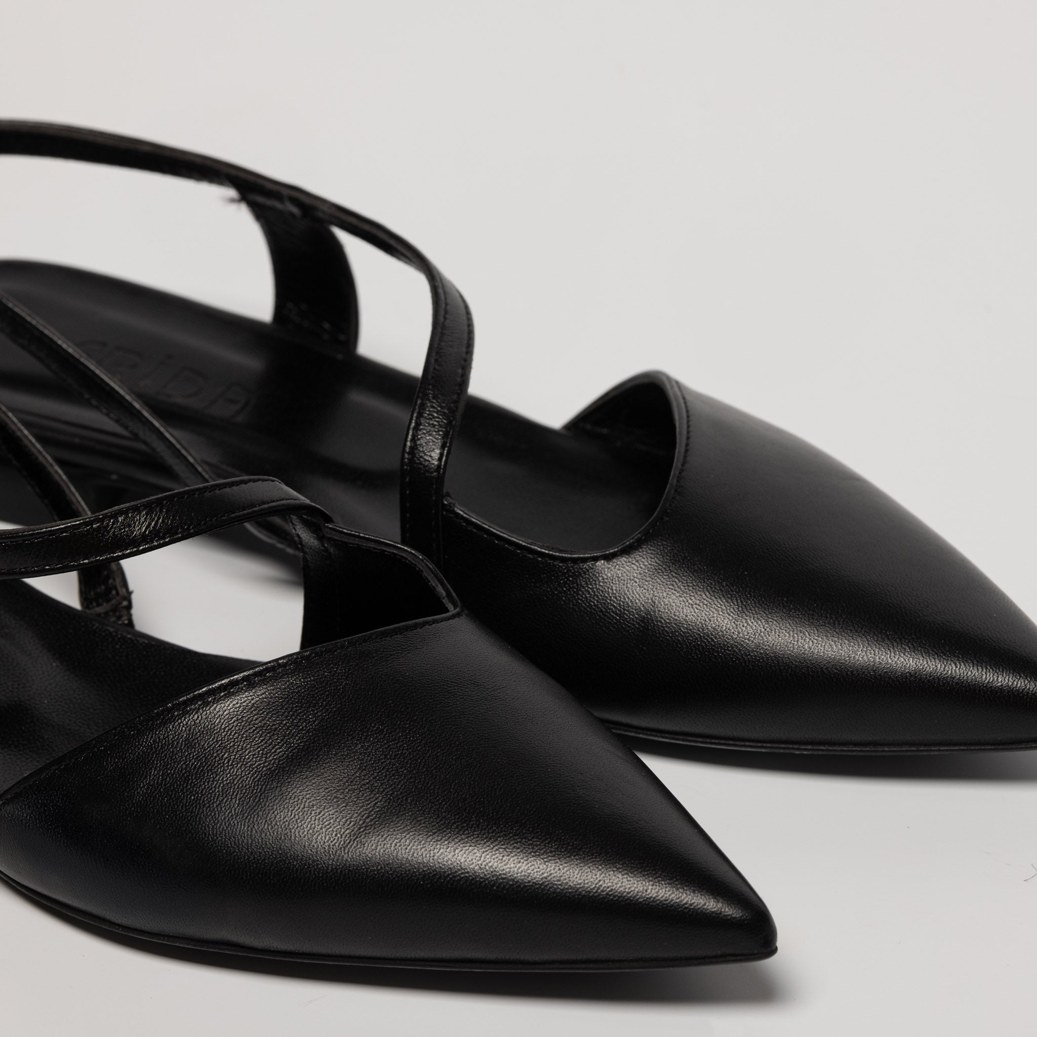 LINEA – Slingback Essential | Nappa nera