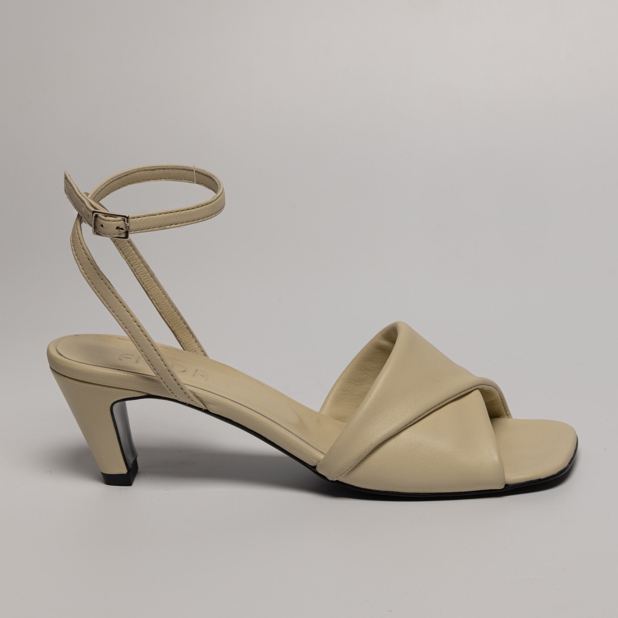 ALBA – Sandalo Essential | Nappa crema
