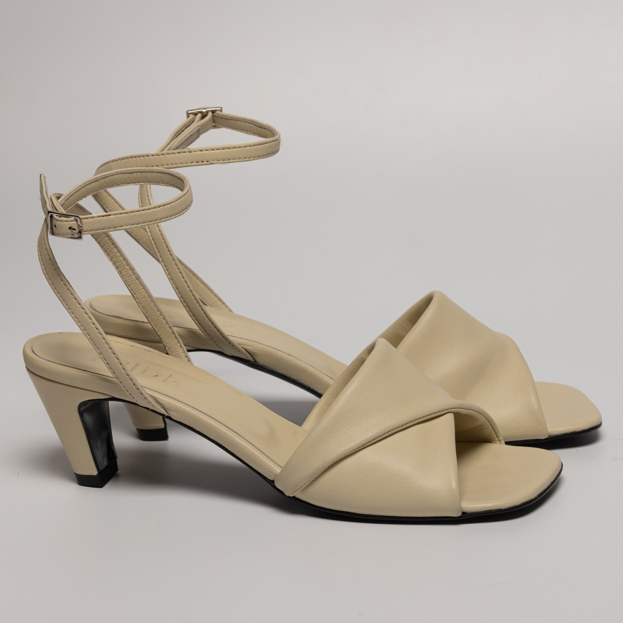 ALBA – Sandalo Essential | Nappa crema