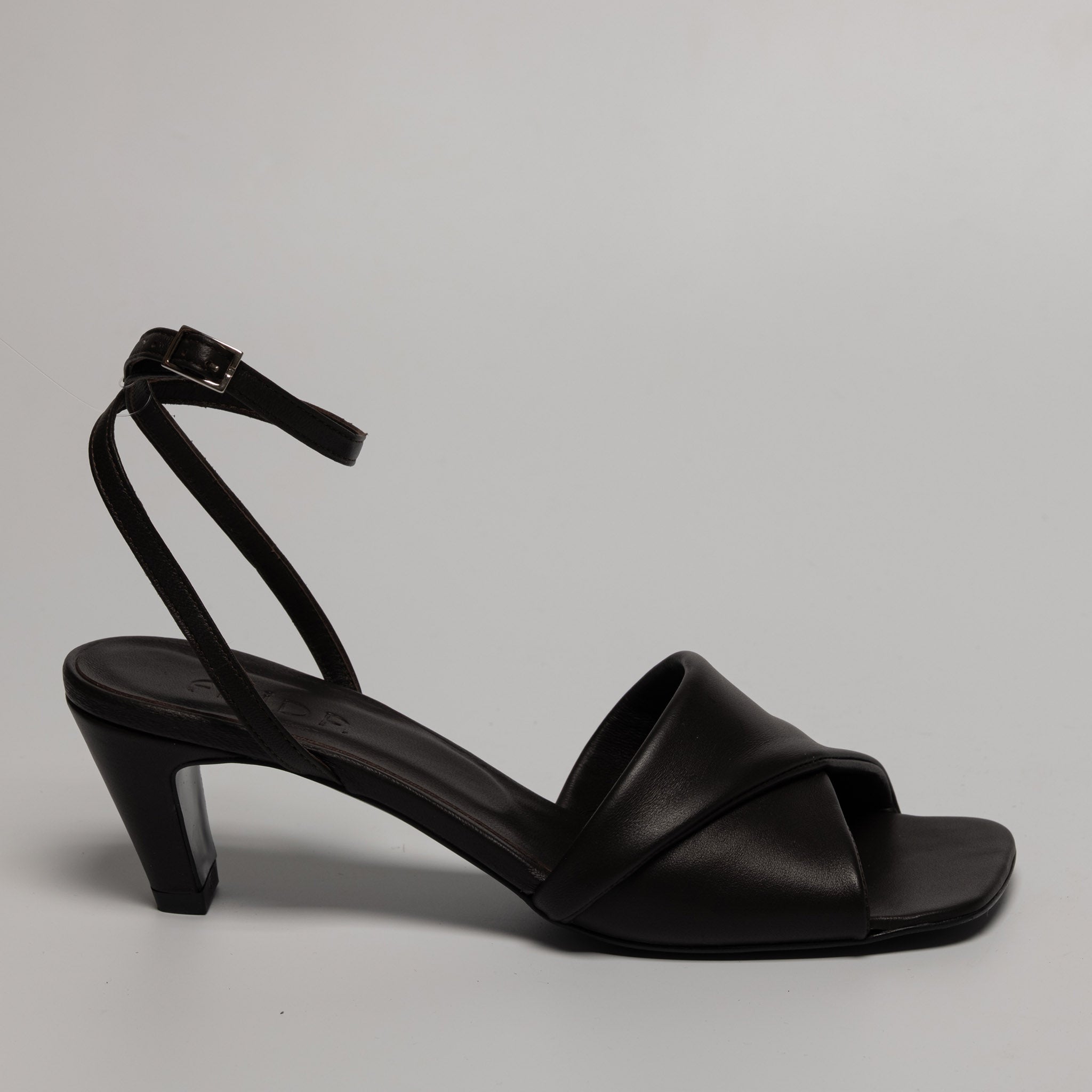 ALBA – Sandalo Essential | Nappa nera
