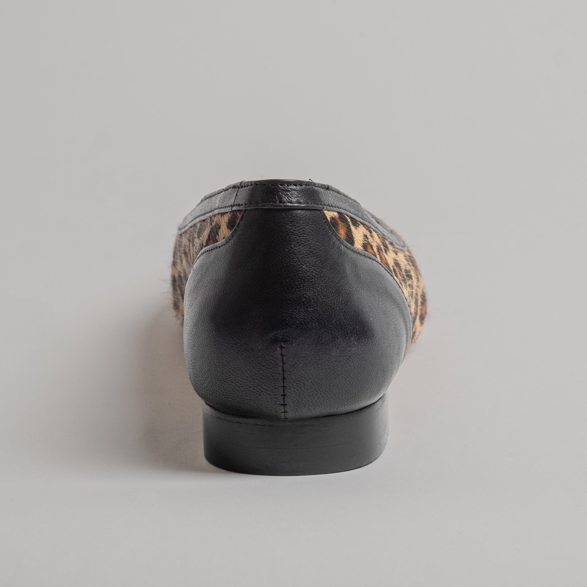 #colore_Cavallino maculato vera pelle e nappa nera